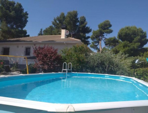 Villa Carmeryl, Baúl